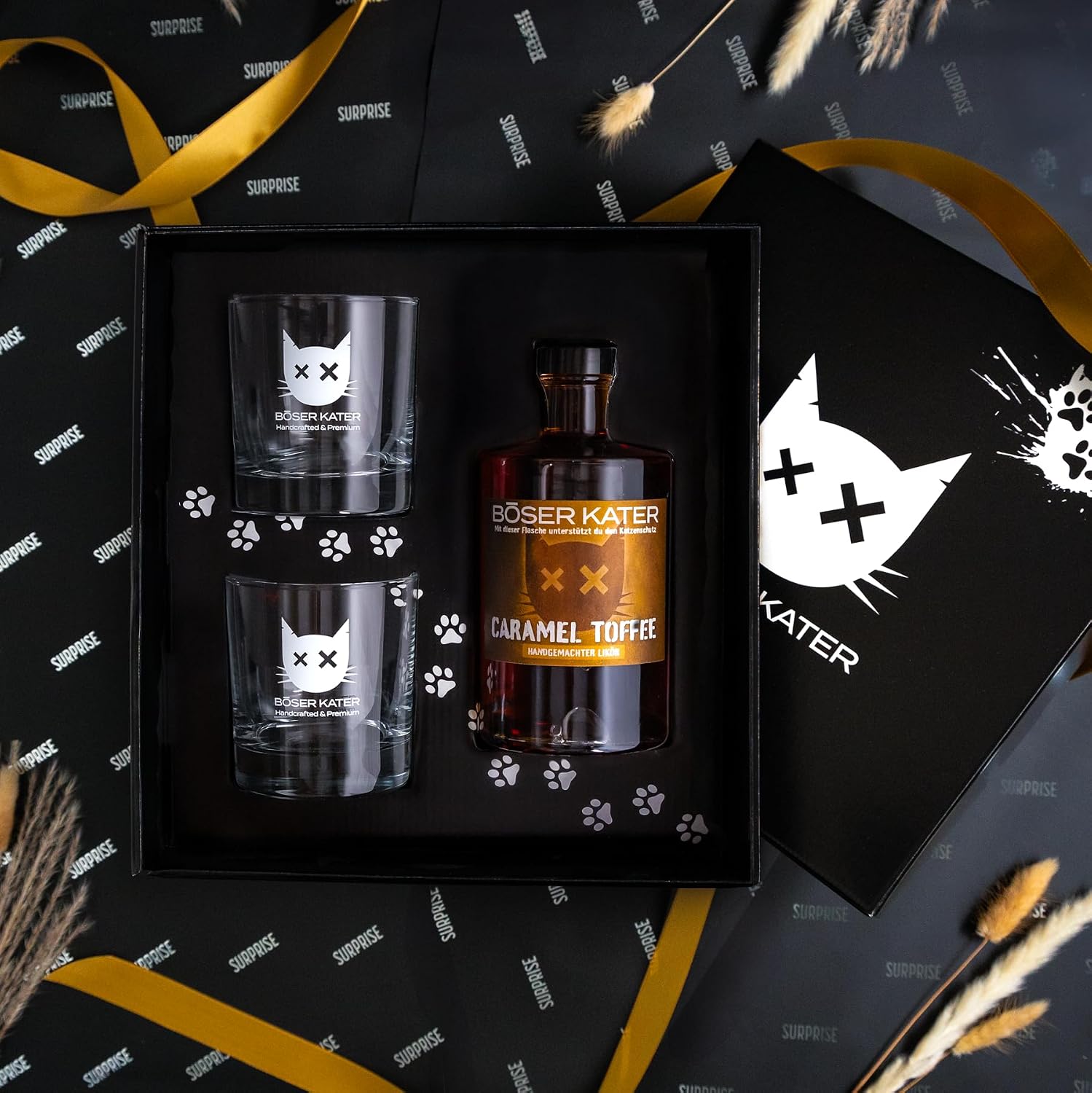 Detalle de BÖSER KATER Caramel Toffee Likör Geschenkset (0,5 l, 20 % Vol.) mit 2 Gläsern