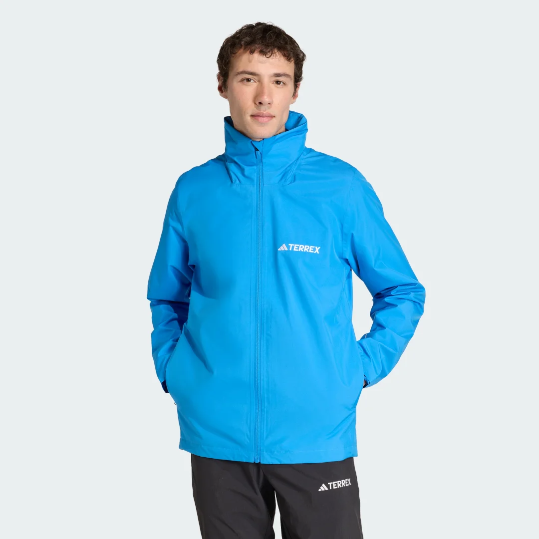 Detalle de Chubasquero Multi Essentials 2L de Adidas – azul, para lluvia diaria