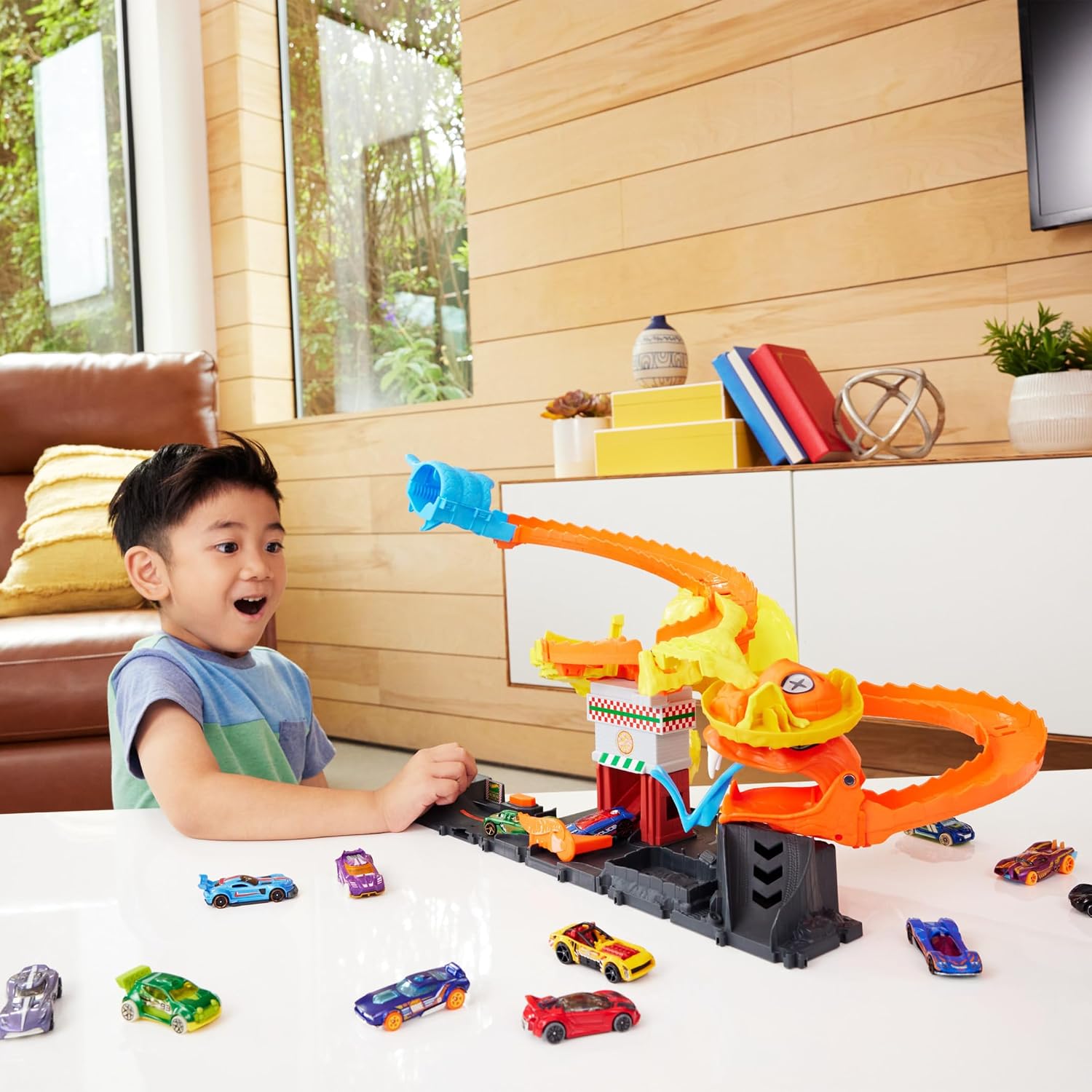 Detalle 2 de Hot Wheels City Pizza Slam Pista y Vehículo 🍕🚗 Mattel HTN81