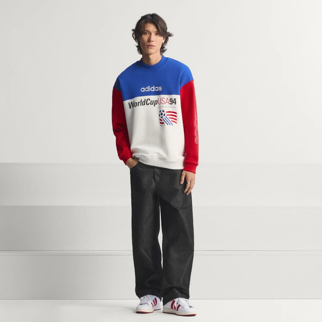 Detalle de Sudadera con estampado azul de Adidas