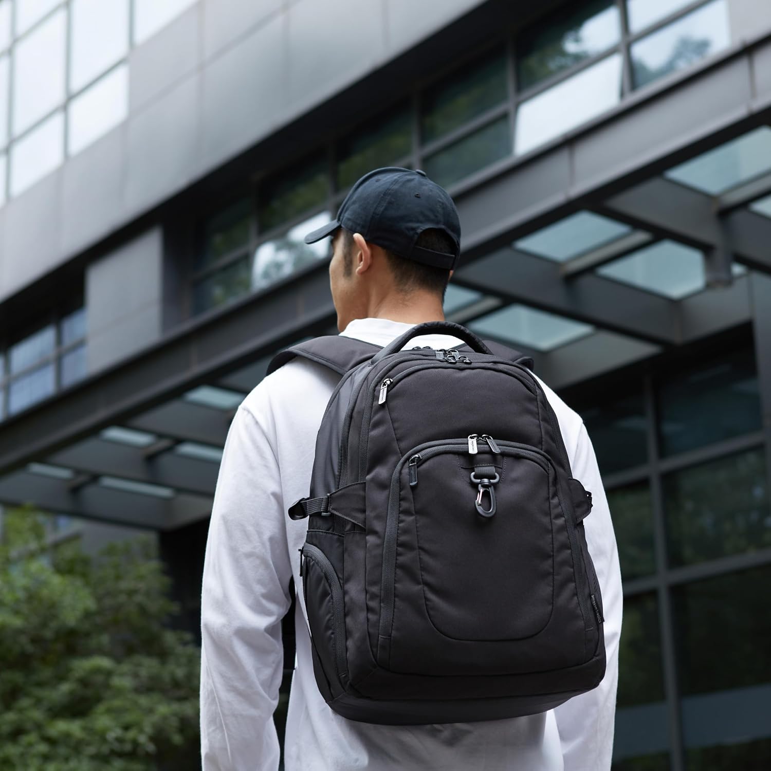 Thumbnail 6 de Amazon Basics 17-Inch Laptop Backpack: Water-Resistant, Structured Rucksack for Work, School and Travel