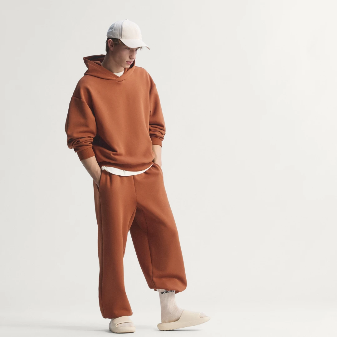 Detalle de Sudadera con capucha Soft Lux de Adidas — color Marrón