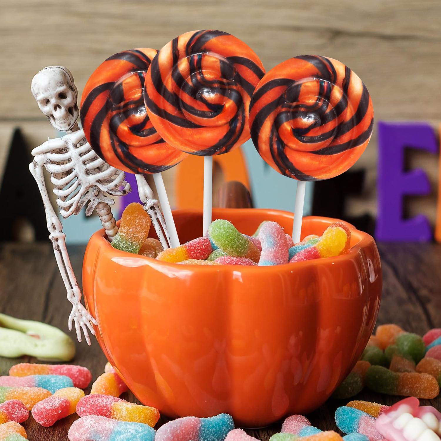 Detalle 2 de Yumzo Halloween Orange and Black Swirl Lollipops, Individually Wrapped, 50 Pack