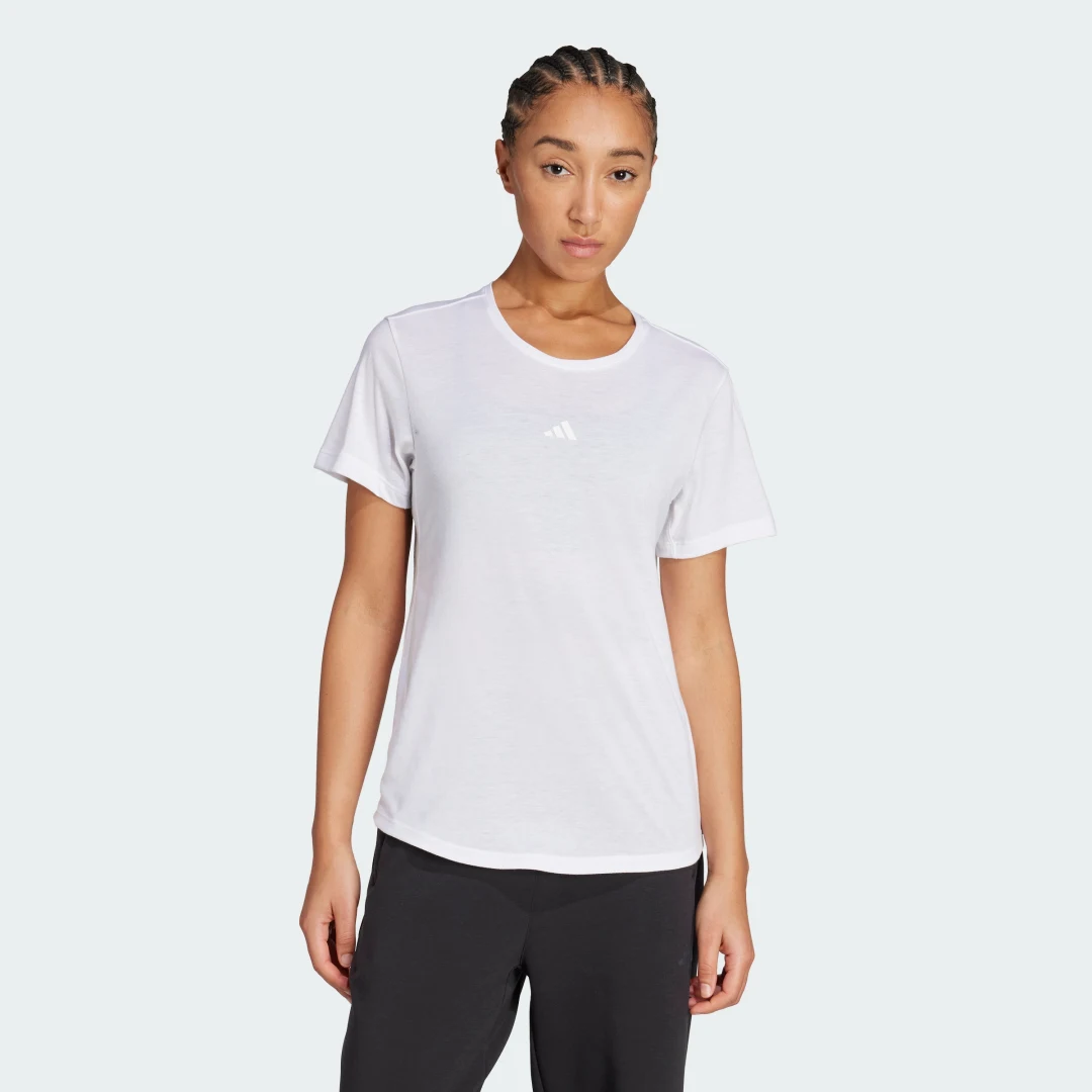 Detalle de Camiseta Yoga Essentials de Adidas: blanco, cómoda y versátil para tus sesiones