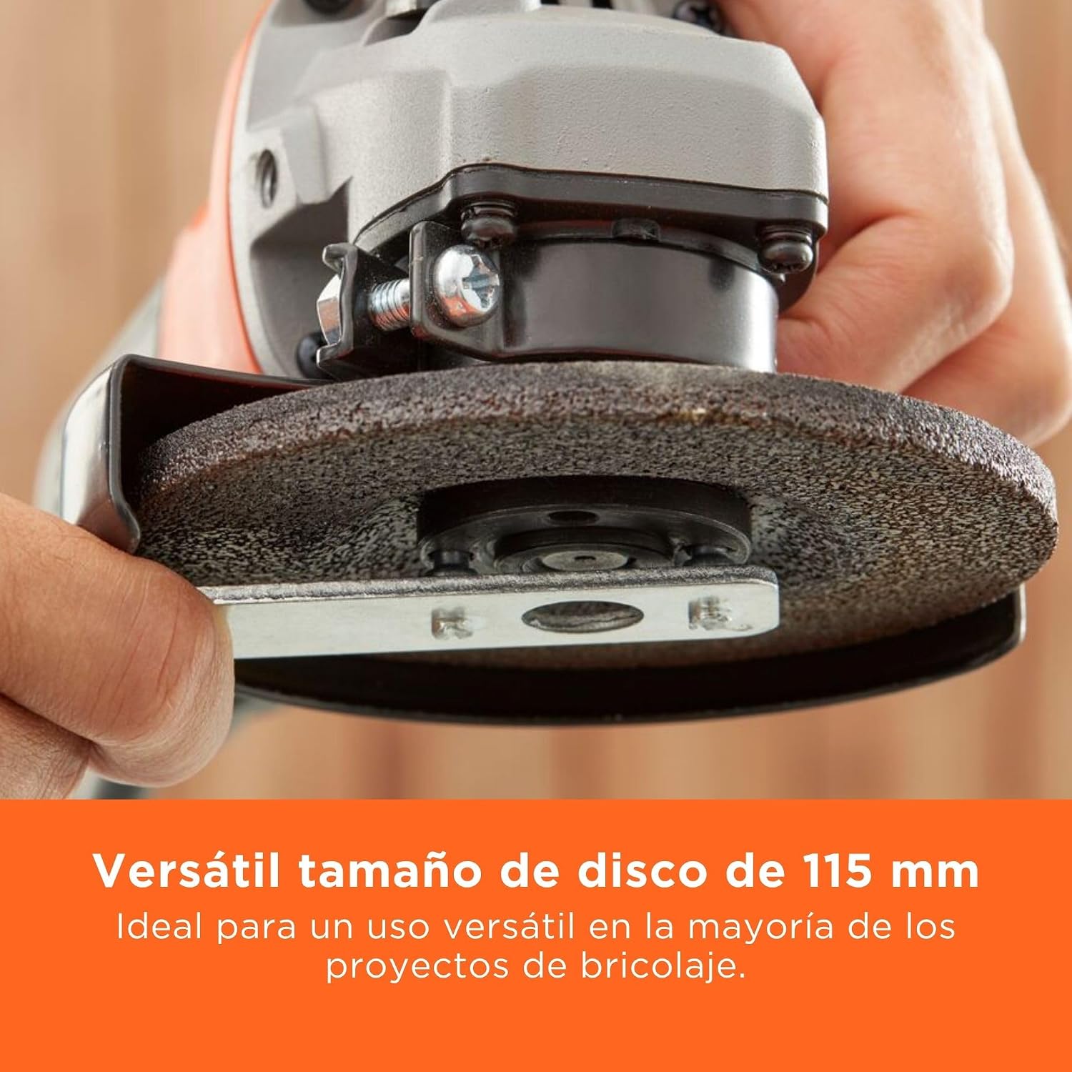 Thumbnail 2 de Black+Decker BEG010-QS 710 W amoladora angular