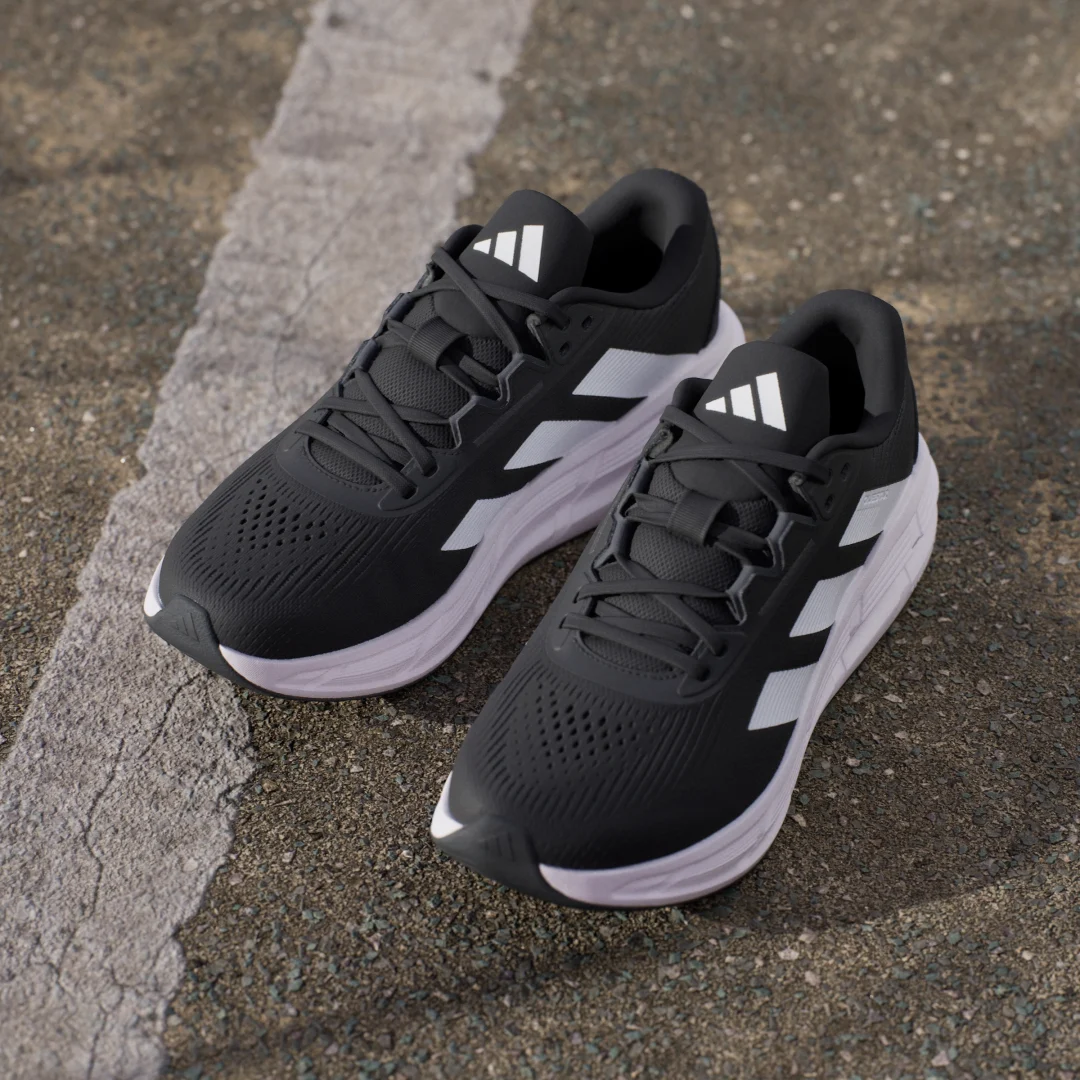 Detalle de Zapatilla de running Questar 3 de Adidas: ¿valen la pena para entrenar a diario?