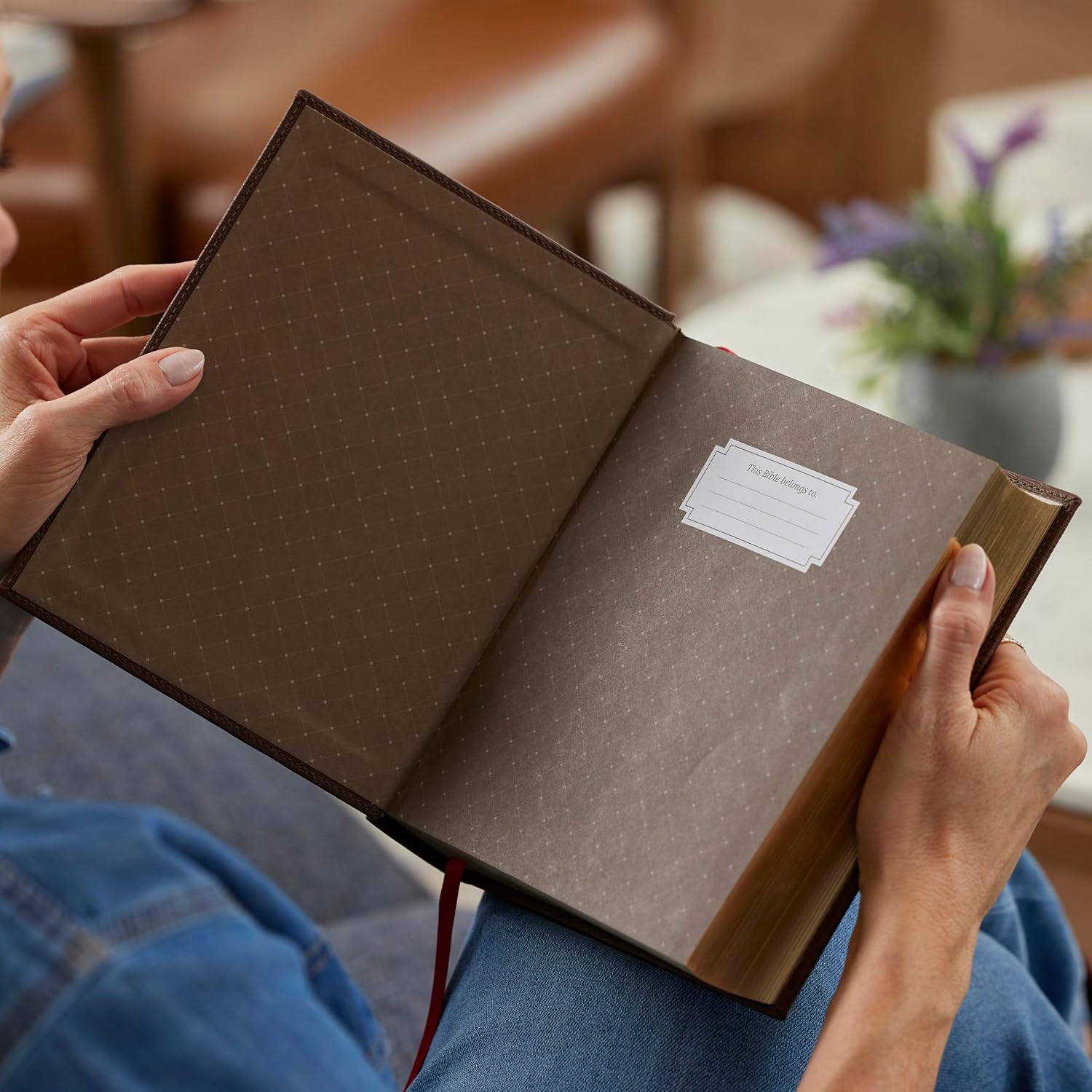 Detalle de Thomas Nelson NKJV Journal the Word Reference Bible, Brown Leathersoft, Red Letter