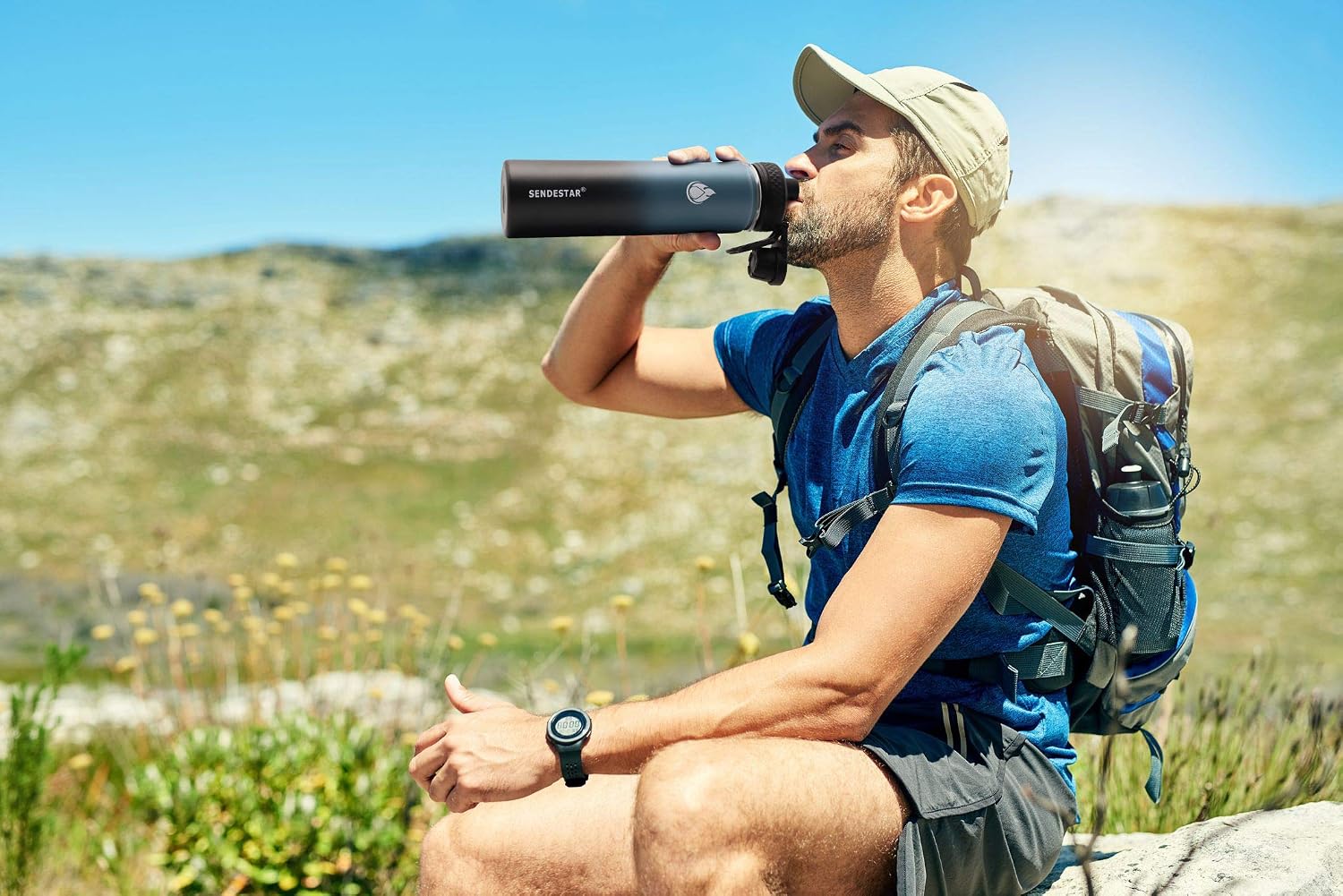 Detalle de SENDESTAR 24 oz Insulated Water Bottle with Dual Lids (Deep Blue/Black)
