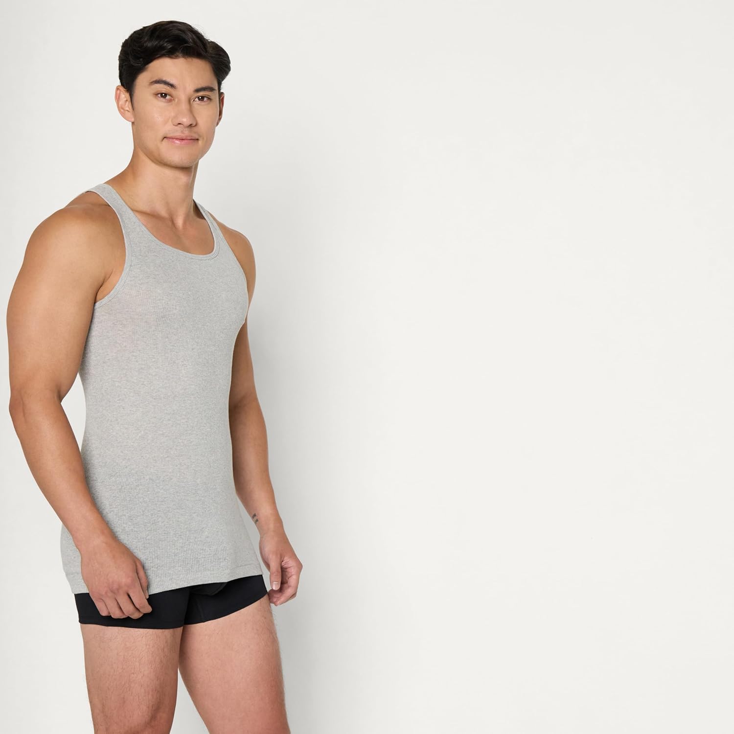 Thumbnail 1 de Amazon Essentials Men’s Lightweight Tank Undershirts (Pack of 6) – Slim Fit