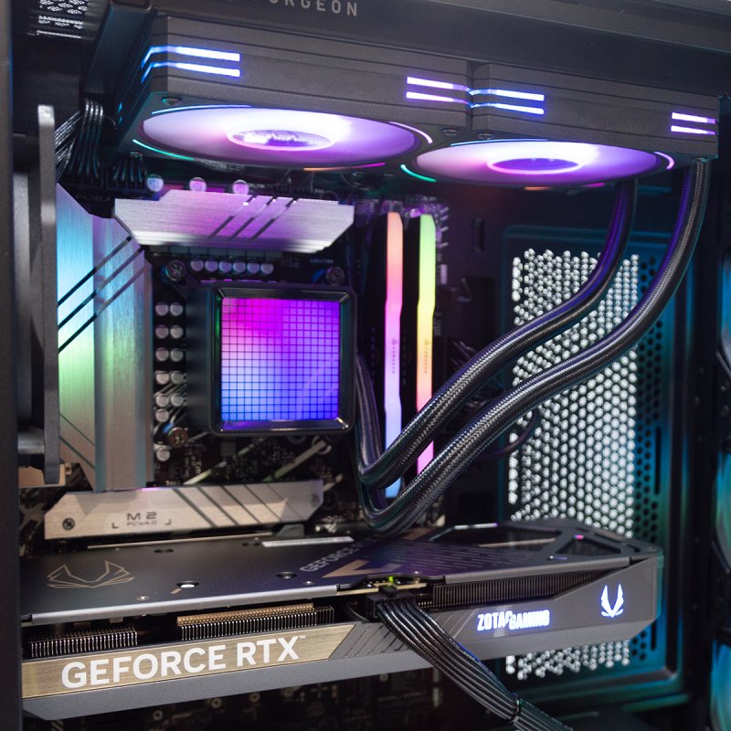 Detalle 2 de PcCom Imperial: Intel Core i7-14700KF, 32 GB RAM, 2 TB SSD y RTX 5070 V2 — gaming y creación con DLSS 4