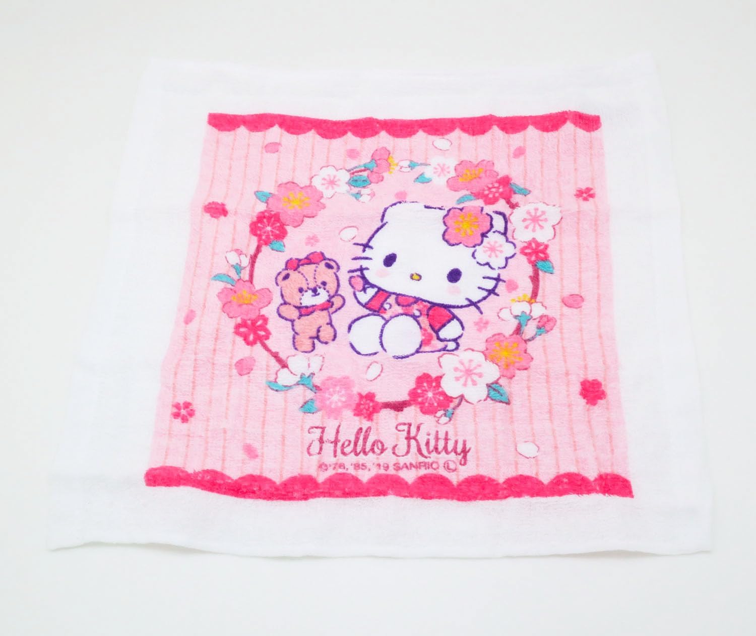 Detalle 2 de OSK OC-1 ハローキティ さくら おしぼりセット 綿100%タオル・スクリュー式ケース付き
