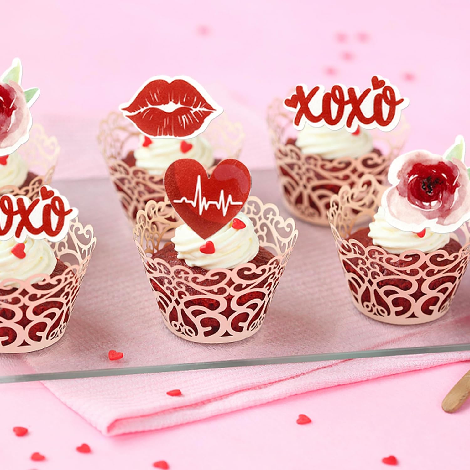 Detalle 2 de Xsstarmi 60 Pack Valentine’s Edible Cupcake Toppers (Rice Paper Lips, Love Heart & Rose) – Pre-assembled Decorations