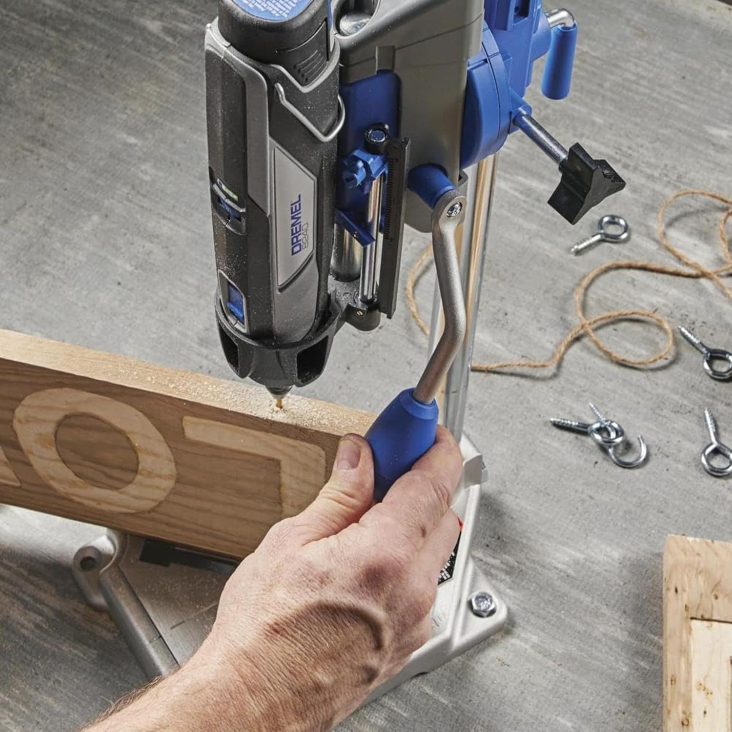 Thumbnail 5 de Dremel 220 Bohr- und Werkzeugständer für Multifunktionswerkzeuge – stationär vertikal oder im Winkel bohren