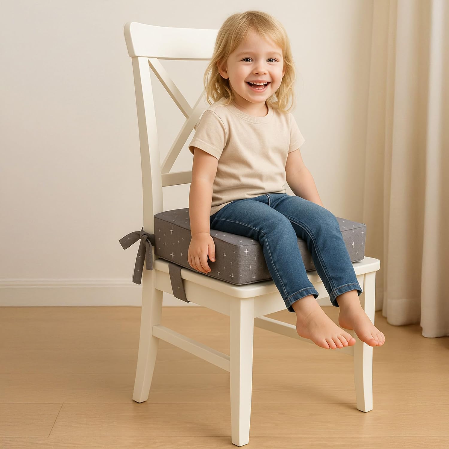 Detalle 2 de Kindersitzerhöhung Stuhlerhöhung – 32x32x8 cm, Sitzkissen für Kleinkind am Esstisch (Sterne & Grau), EU-Herstellung