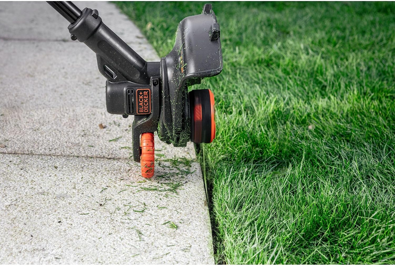 Detalle de BLACK+DECKER BCST918B-XJ Tagliabordi 18V, 28 cm – senza fili
