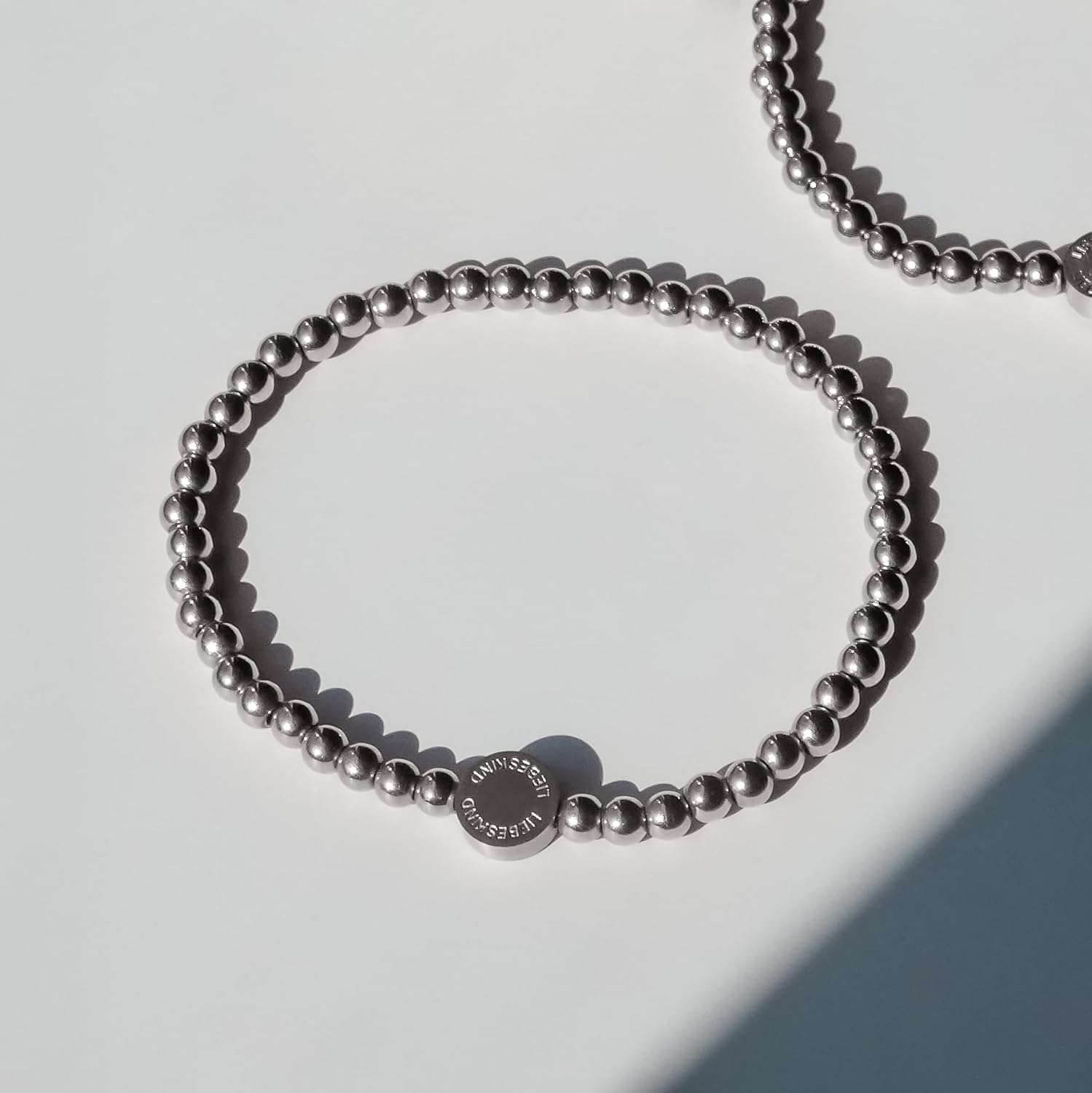 Detalle 2 de LIEBESKIND BERLIN Beads 6mm mit Logotag in Edelstahl – 17 cm