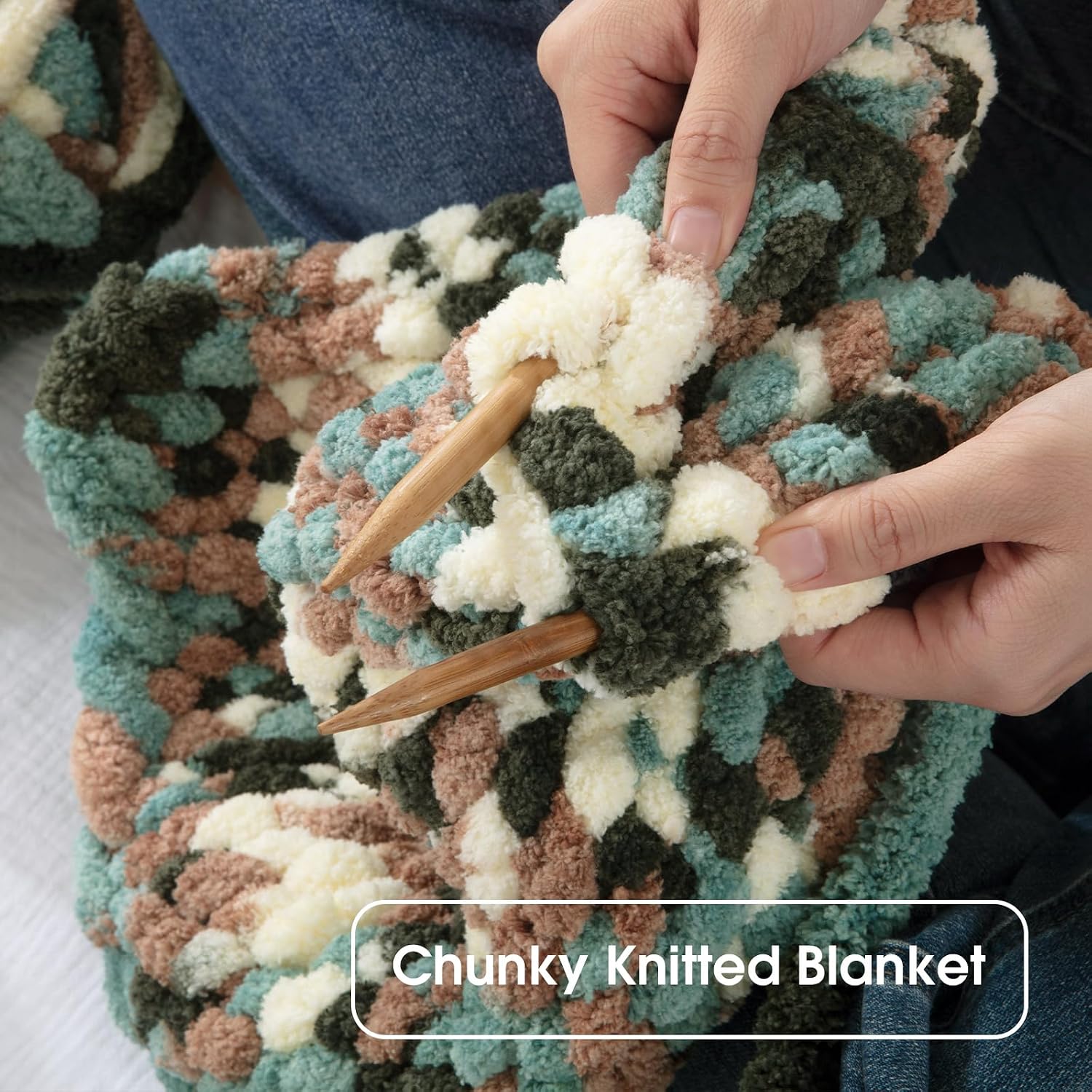 Detalle de HOMBYS Chunky Tie-Dye Chenille Yarn, 8 Skeins, 3/4-Inch Green and White