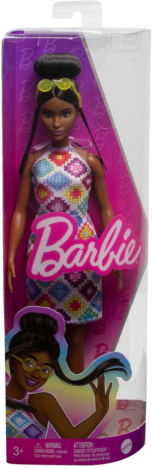 Detalle de Barbie Fashionistas #210 HJT07 Doll with Crocheted Dress and Yellow Sandals