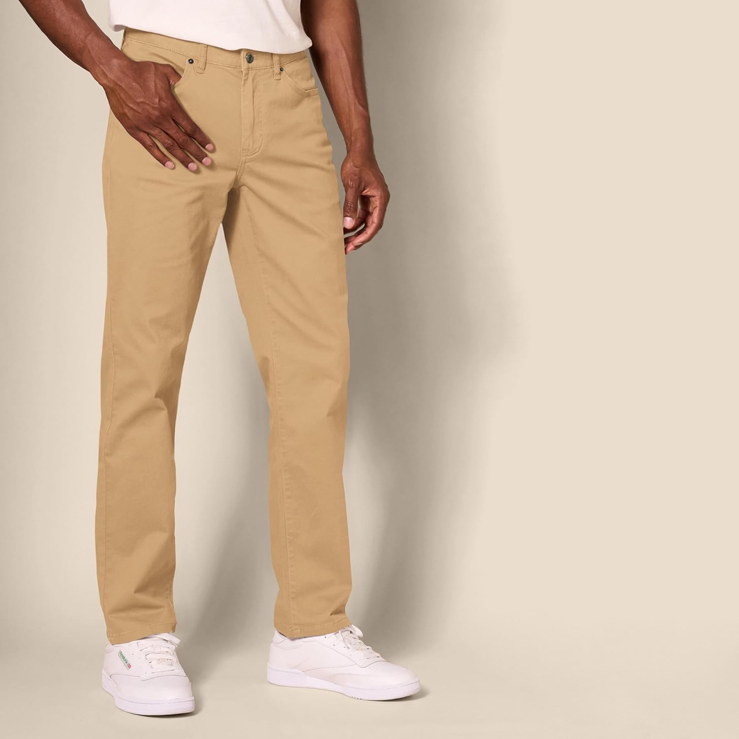 Thumbnail 2 de Amazon Essentials Men’s Straight-Fit 5-Pocket Stretch Twill Trousers