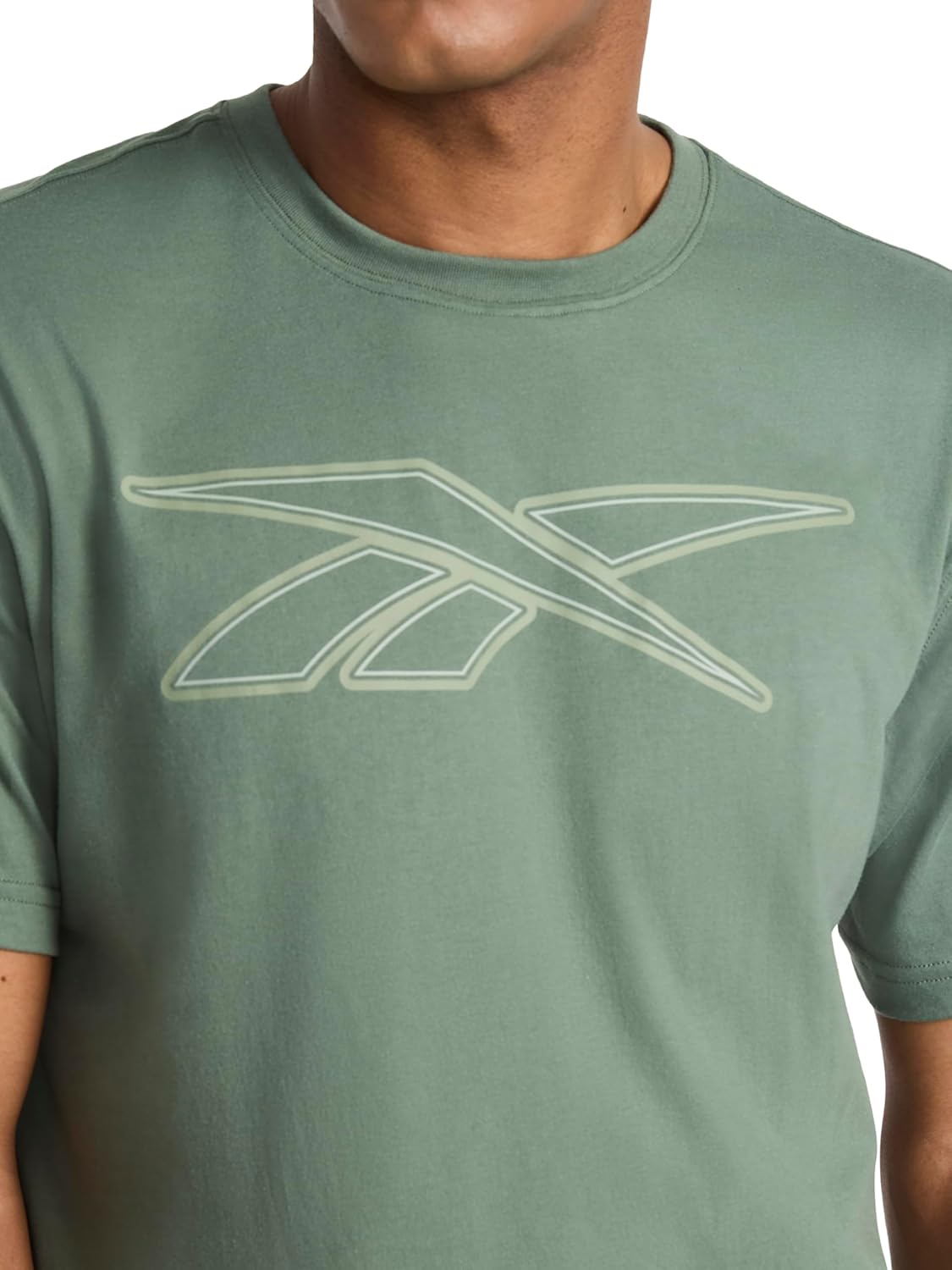 Detalle de Reebok Men's Short Sleeve Graphic Crewneck T-Shirt — Standard Fit, Lightweight Cotton-Poly