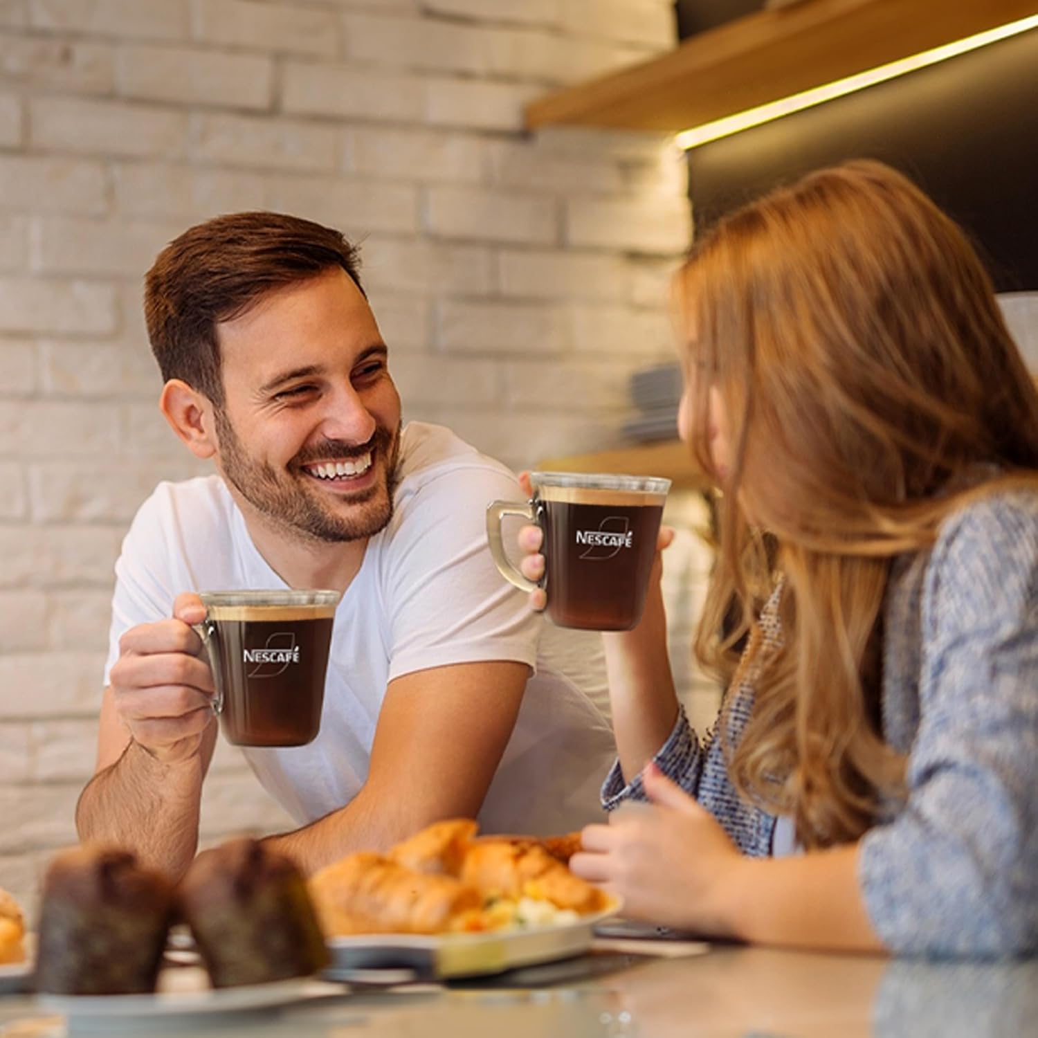Detalle de NESCAFÉ GOLD Crema Kräftig & Schonend geröstet – löslicher Bohnenkaffee, 200 g