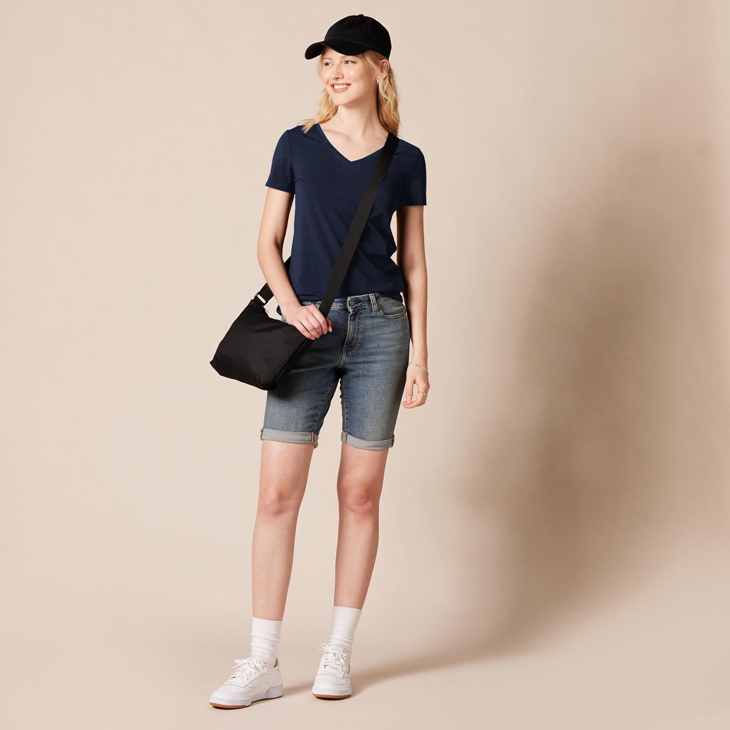Thumbnail 4 de Amazon Essentials Women's Regular-Fit Short-Sleeve T-Shirt (Crewneck and V-Neck Options), Multipacks
