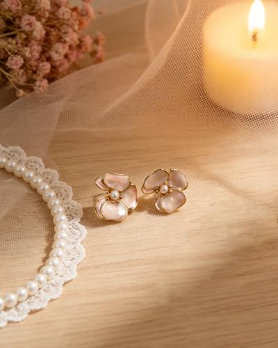 Detalle de Zikichiky flower stud earrings in enamel