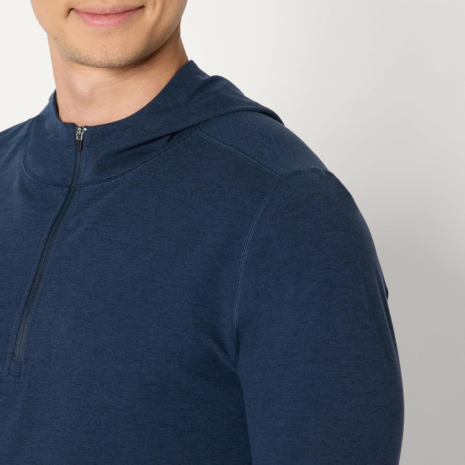 Thumbnail 3 de Amazon Essentials Men’s Athletic Soft Performance Lightweight Quarter-Zip Hoodie