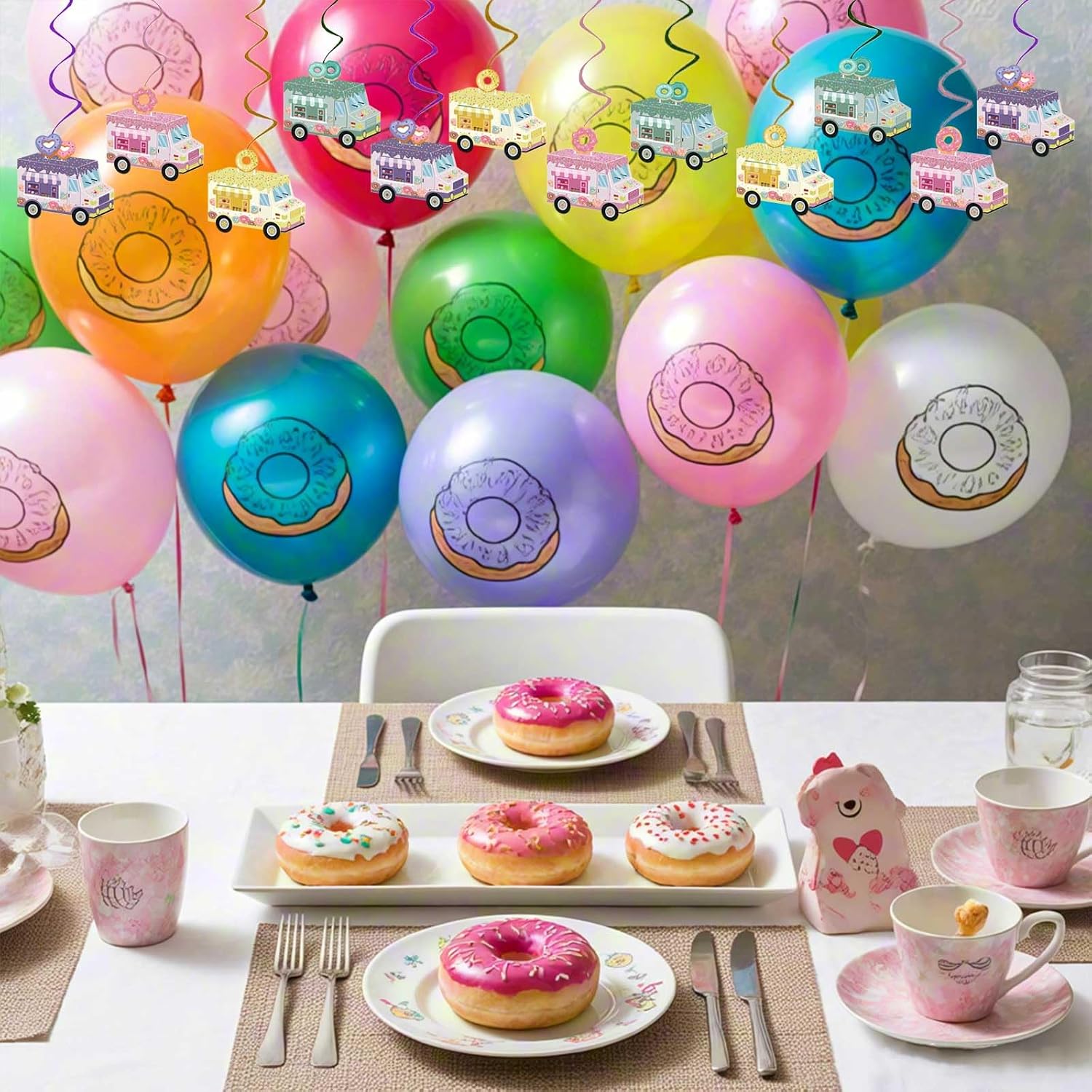 Detalle de Doughnut Party Decorations, 24-Piece Set