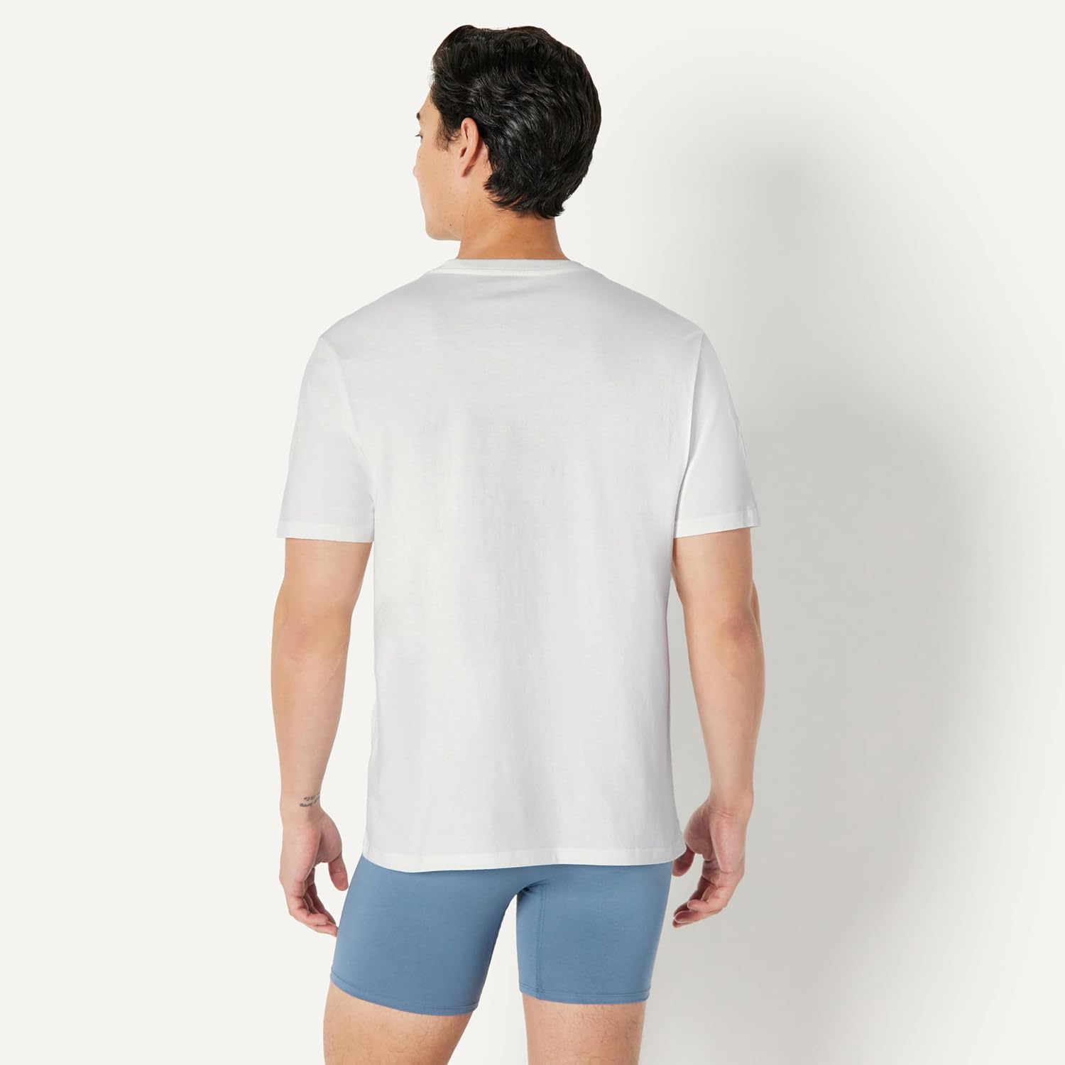 Detalle de Amazon Essentials Men’s Regular-Fit Short-Sleeve V-Neck T-Shirt Multipack