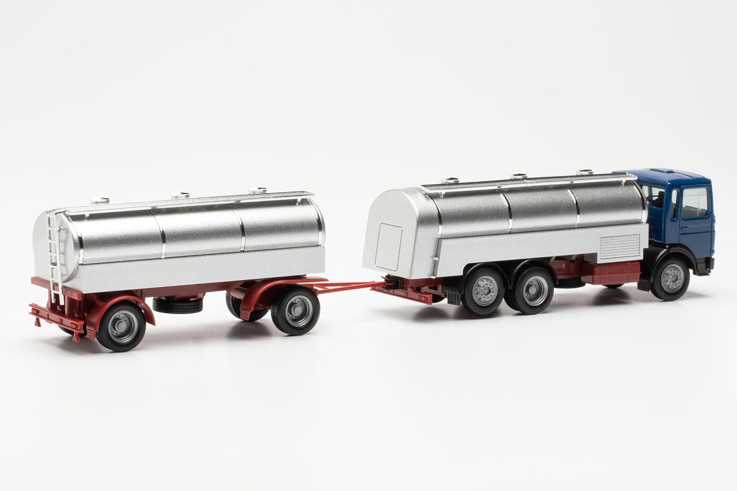 Thumbnail 1 de Herpa Basic MAN F8 Milchtank-Hängerzug – cysterna mleczna 1:87 z tworzywa