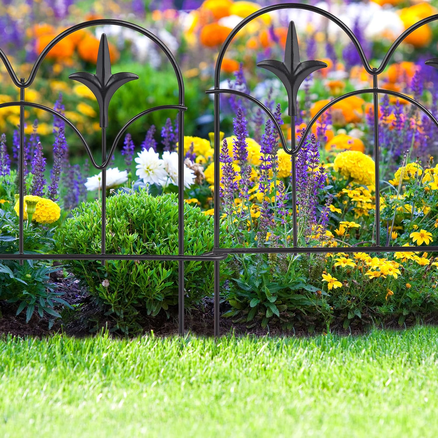 Detalle de Relaxdays Decorative Garden Fencing: Set of 4 Fleur-de-Lis Panels, 39 x 28.5 cm