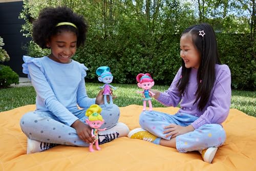 Detalle 2 de Mattel Trolls 3 Muñeca Chenille Pelo Azul 🎉 - Juguete +3 años