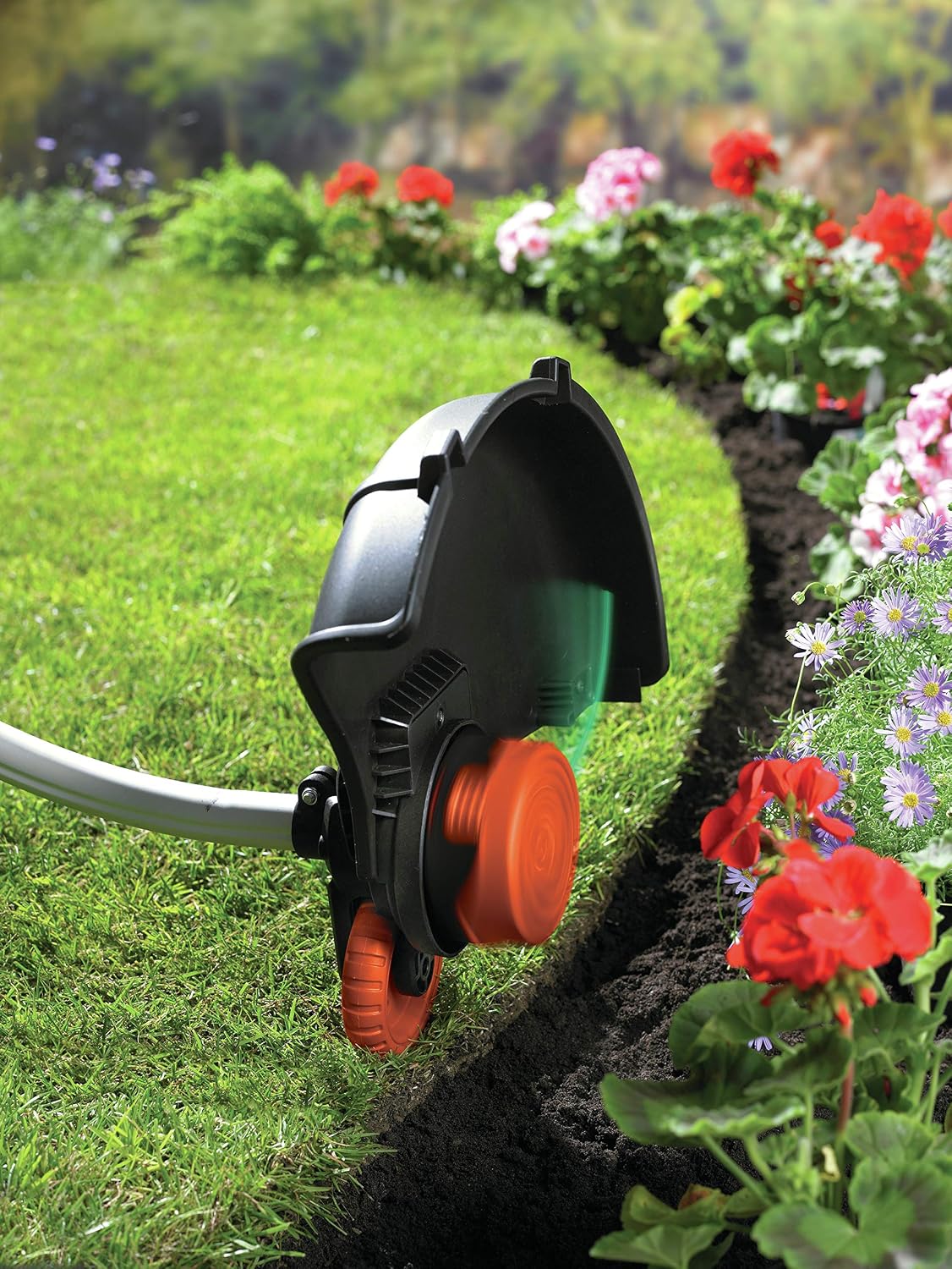 Detalle de BLACK+DECKER Coupe-bordures filaire 900W GL9035-QS – 35 cm, manche télescopique et roue de guidage