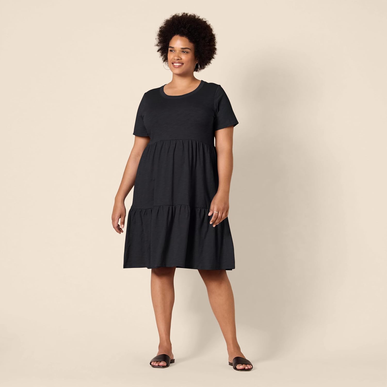 Thumbnail 5 de Amazon Essentials Damen Kurzärmliges, gestuftes Kleid mit Rundhalsausschnitt – Alltagskomfort aus 100% Baumwolle