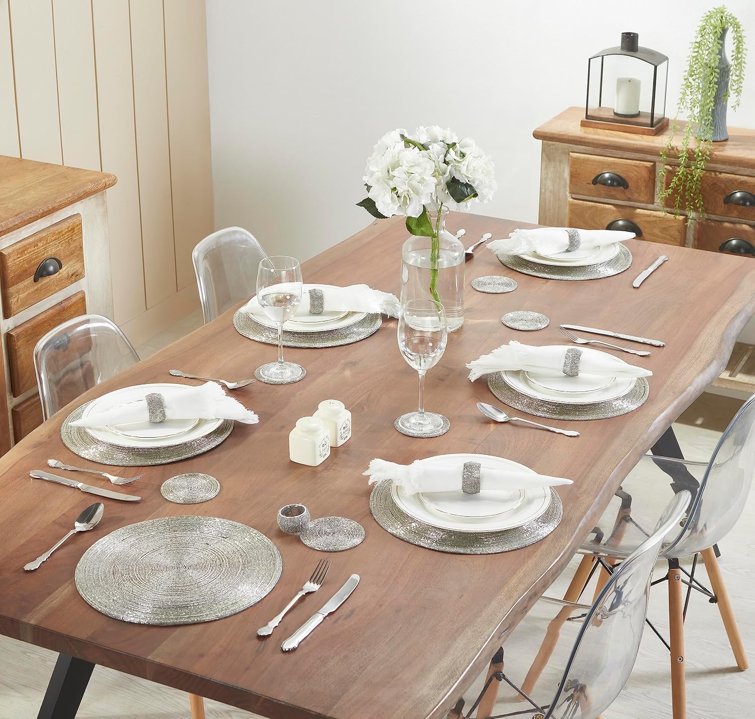 Detalle 2 de Penguin Home® zestaw 12 srebrnych podkładek i obrączek na serwetki ze szklanymi koralikami