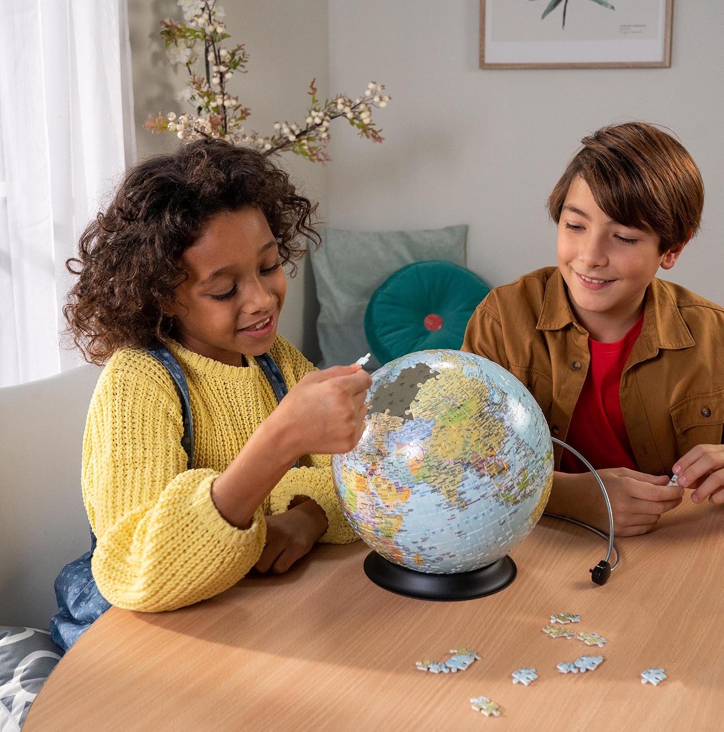 Detalle de Ravensburger 3D World Globe Puzzle on V-Stand – 540-Piece 3D Globe (20 cm) for Ages 10+