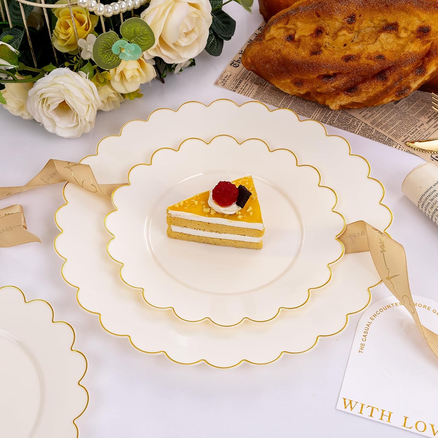 Detalle 2 de LIYH 60 Pcs Ivory and Gold Scalloped Plastic Plates – Disposable Dinner & Dessert Plates Set