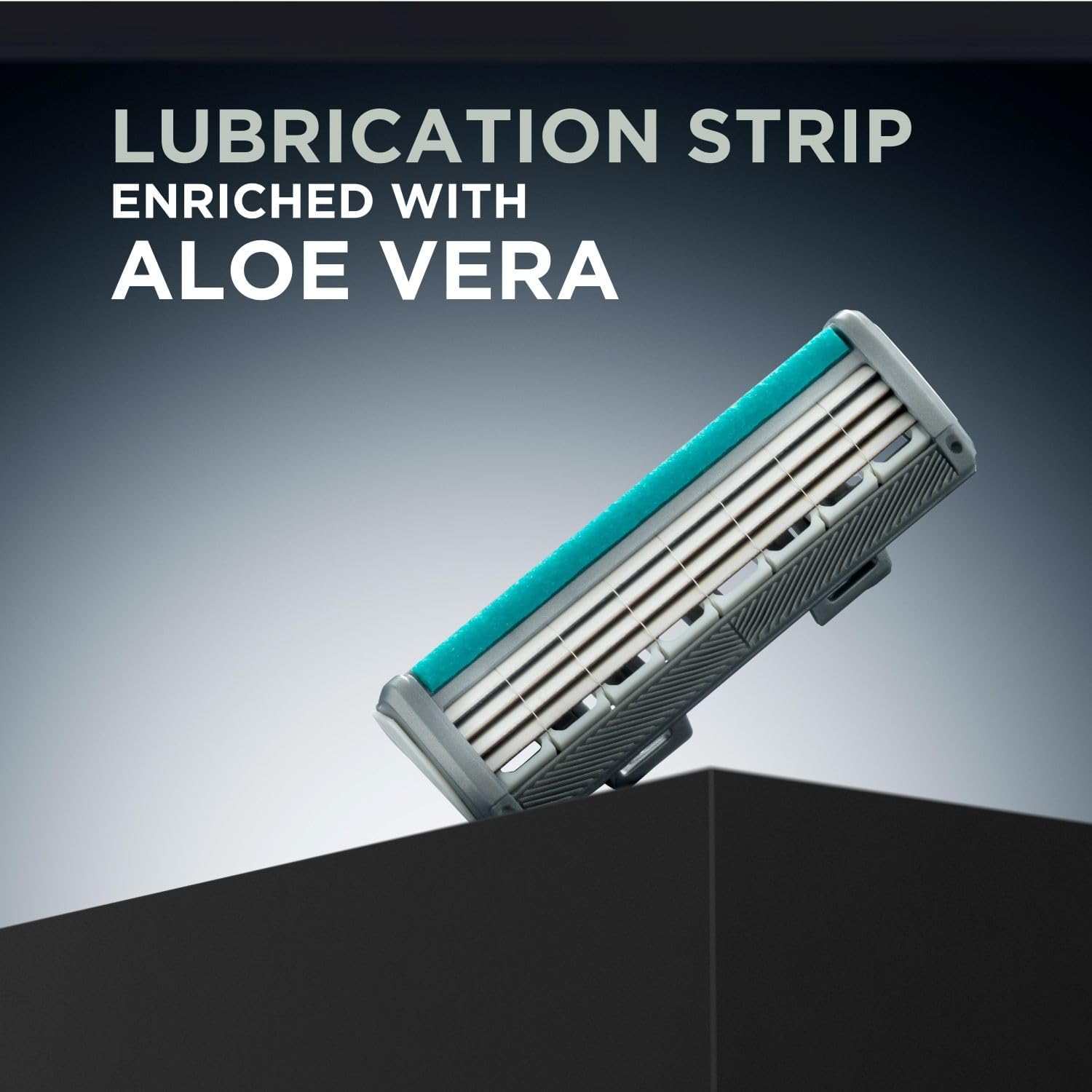 Thumbnail 6 de Wilkinson Sword Quattro Titanium Men’s Razor for Sensitive Comfort (1 handle + 9 refill blades)