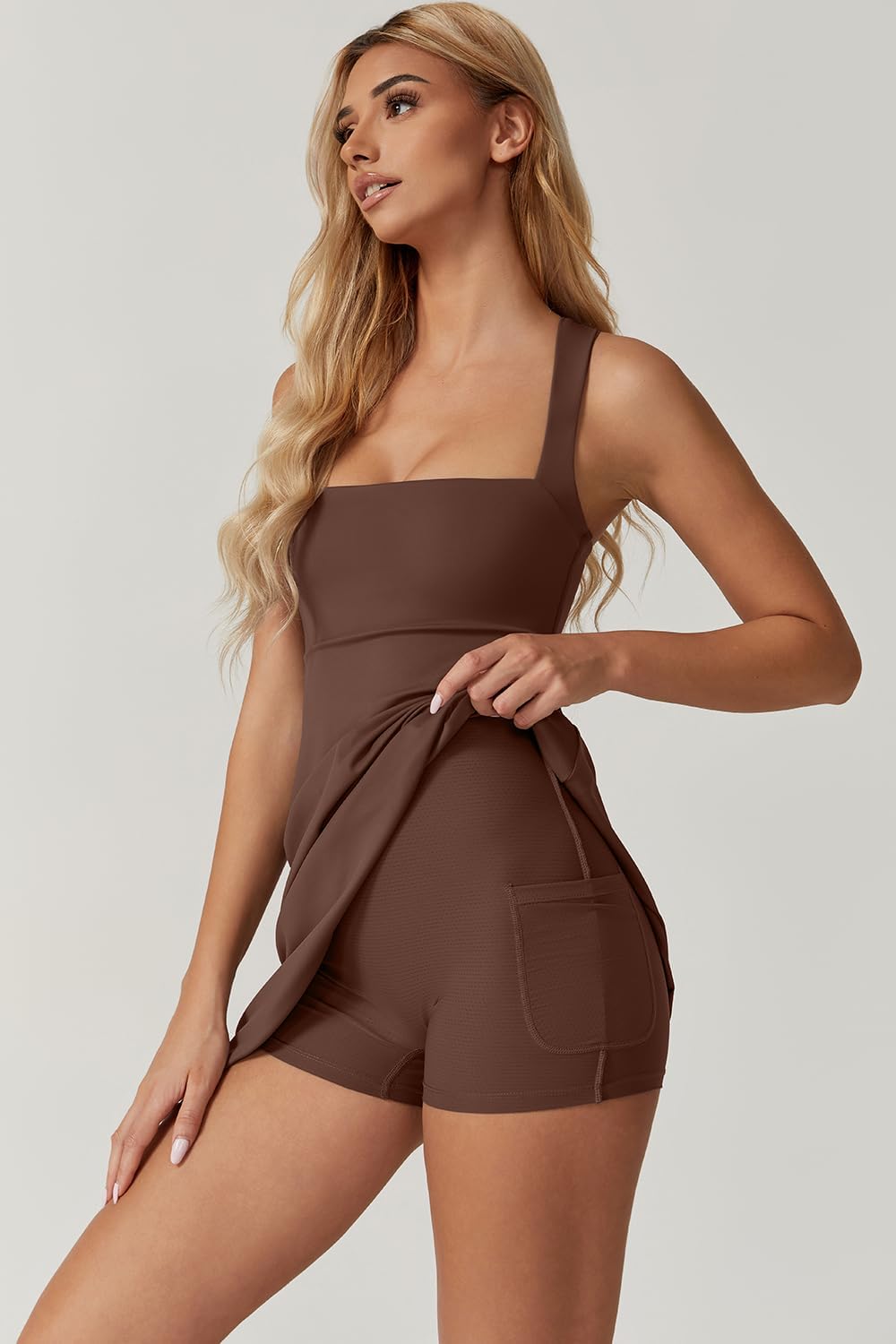 Thumbnail 3 de QINSEN Womens Square Neck Tennis Dress with Built-In Shorts: 2-in-1 Comfort for Court & Beyond