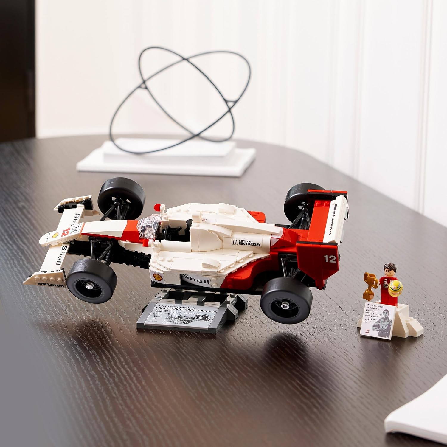 Detalle de LEGO Icons McLaren MP4/4 & Ayrton Senna Modellauto Set 10330 – Detailreiche Bauidee für Erwachsene