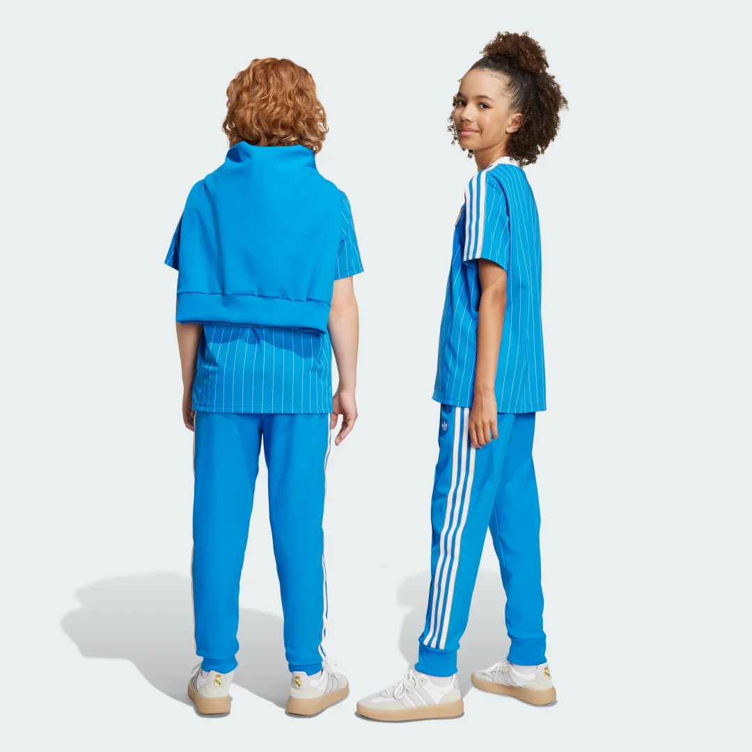 Detalle 2 de Pantalón Real Madrid Terrace Icons de Adidas — azul, estilo y confort para aficionados