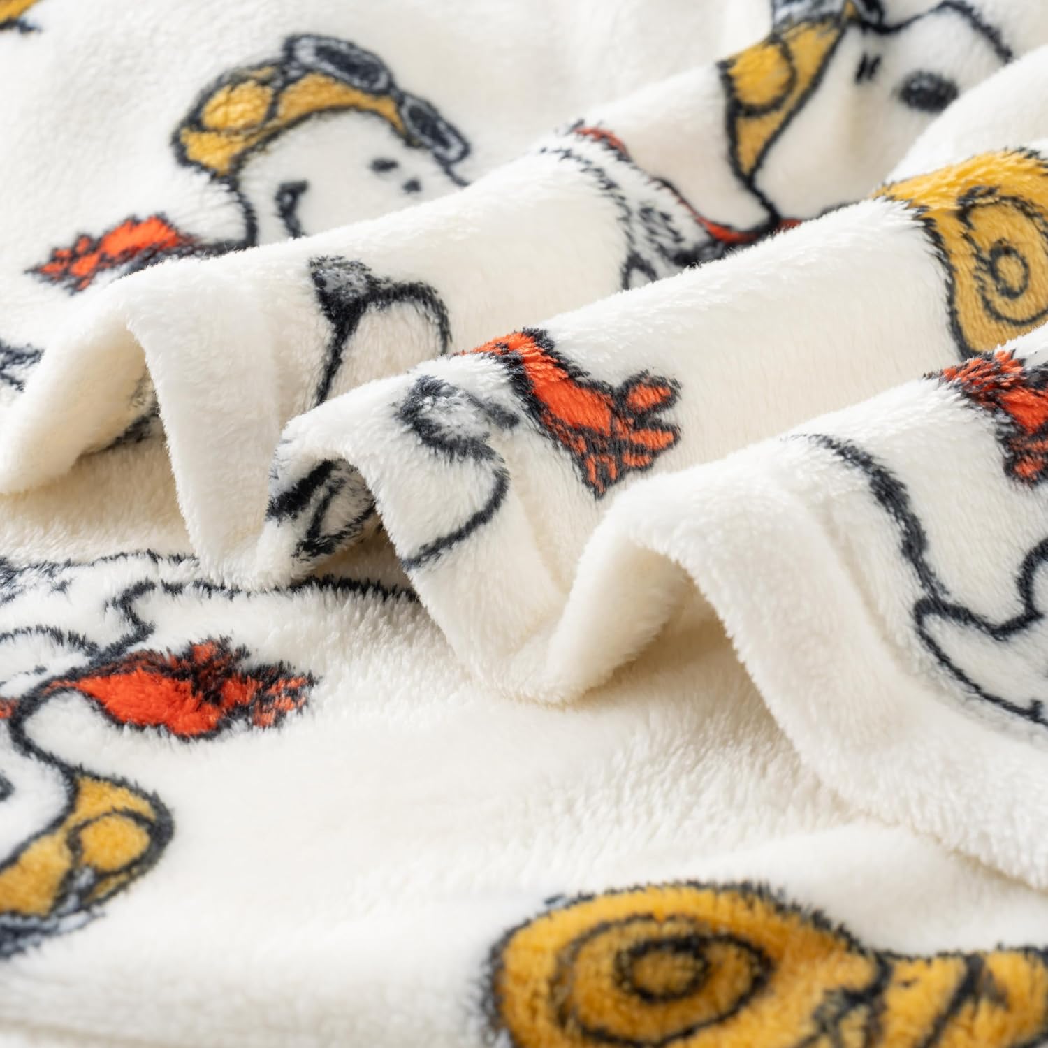 Thumbnail 4 de Berkshire Blanket Peanuts VelvetLoft Cute Character Snoopy Plush Throw Blanket (55 x 70)