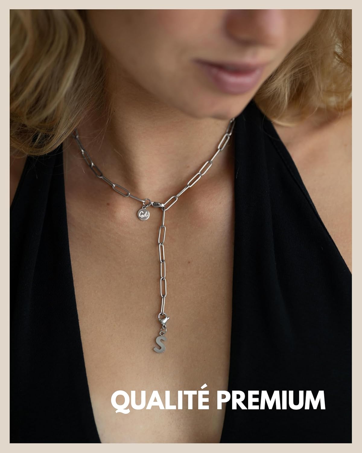 Detalle de GD GOOD.designs pendentif lettre avec fermoir mousqueton en acier chirurgical pour bracelet ou collier