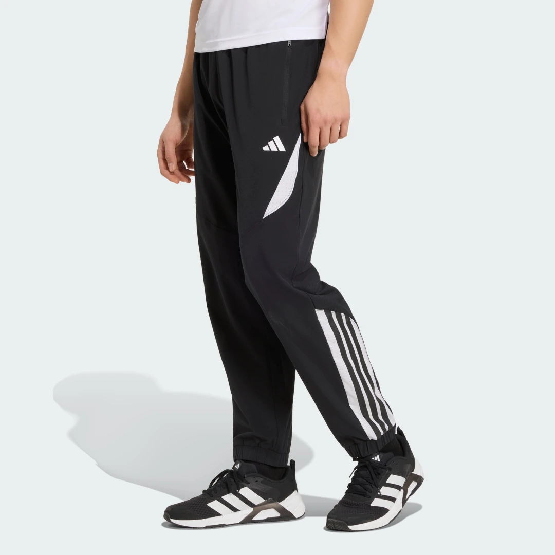 Detalle de Pantalón de Entrenamiento Tech Essentials de Adidas – negro