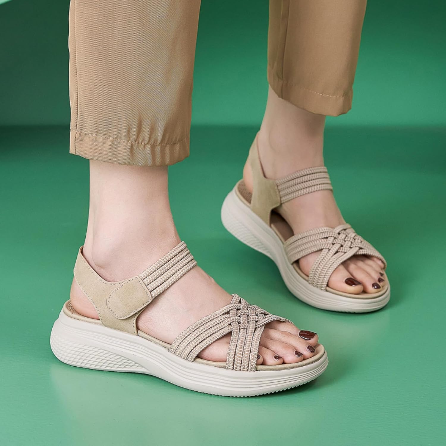 Detalle de SMajong Women's Flat Sandals with Arch Support and Elastic Strap