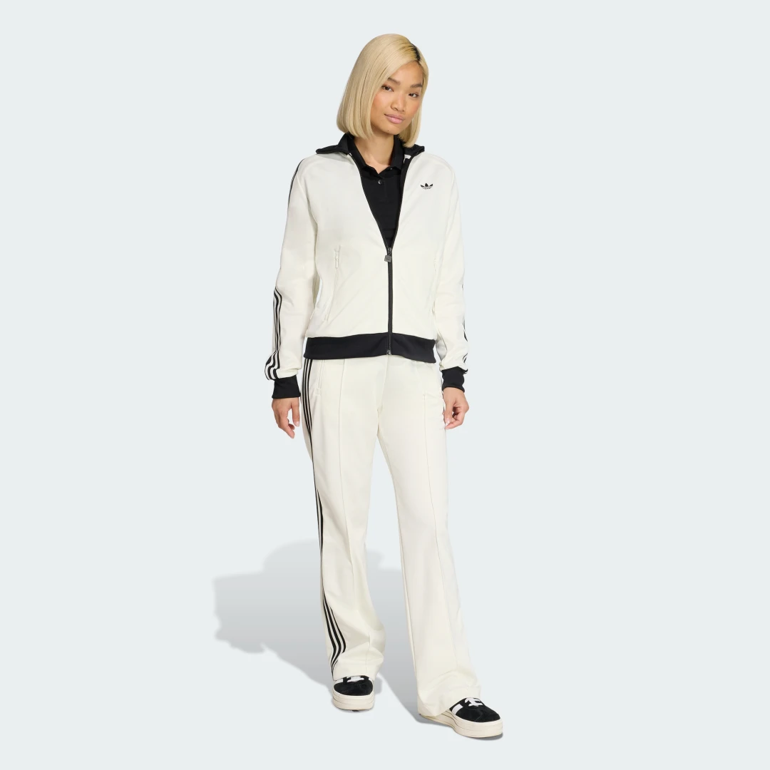 Detalle de Pantalón Classic de Adidas — cómodo, limpio y versátil para el día a día