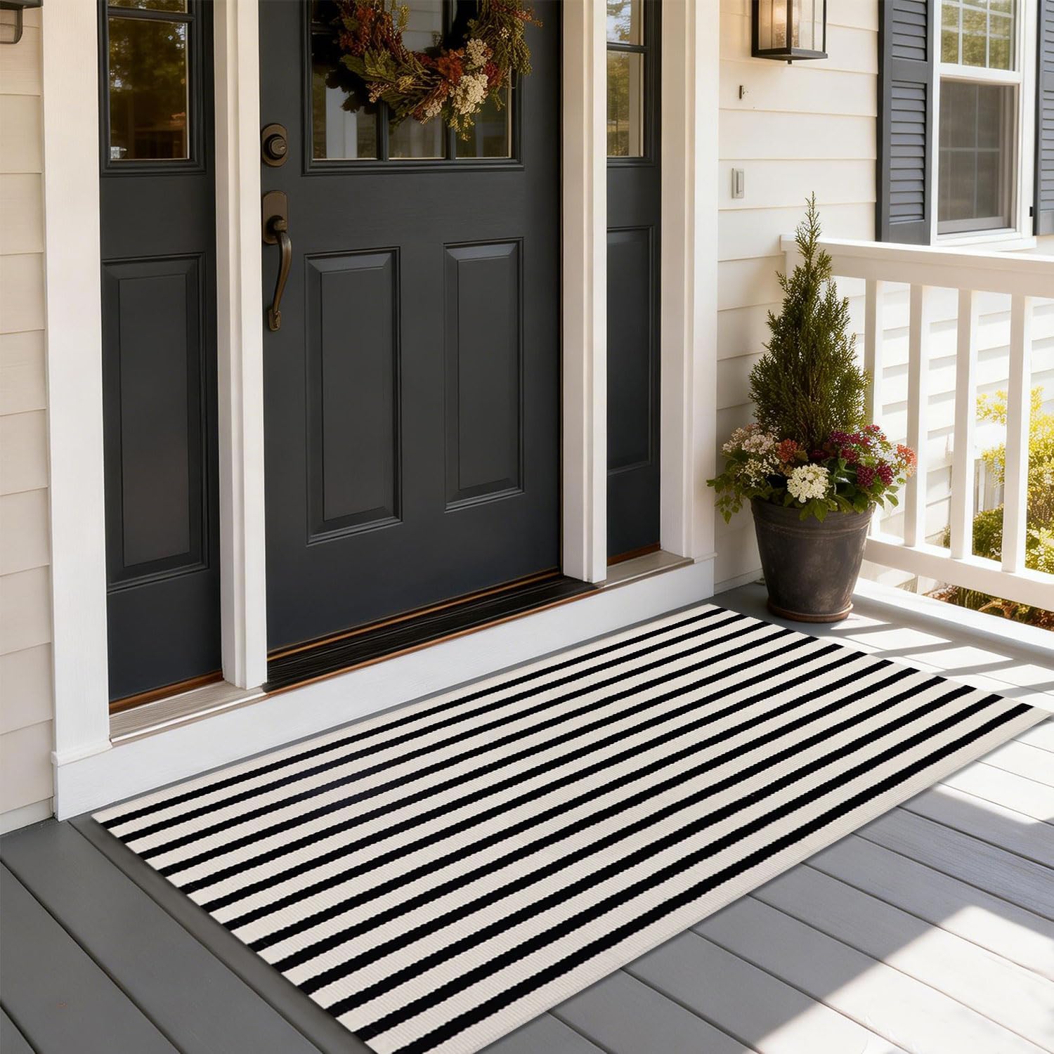 Detalle 2 de Rustaa STRIPED Handwoven Door Mat, 2 ft x 4.2 ft, Black and Beige