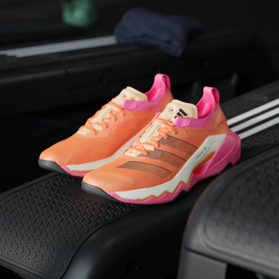 Detalle 2 de Zapatilla de training Rapidmove Pro de Adidas – naranja