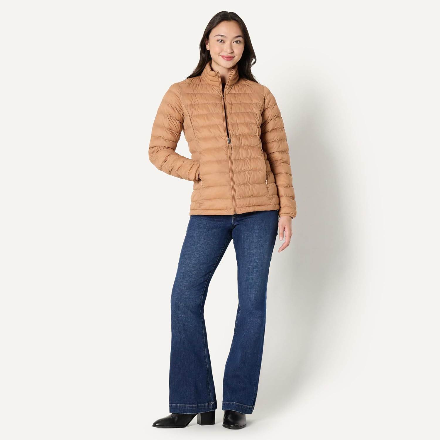 Thumbnail 4 de Amazon Essentials Women’s Lightweight Water-Resistant Packable Puffer Jacket (Plus Size available)